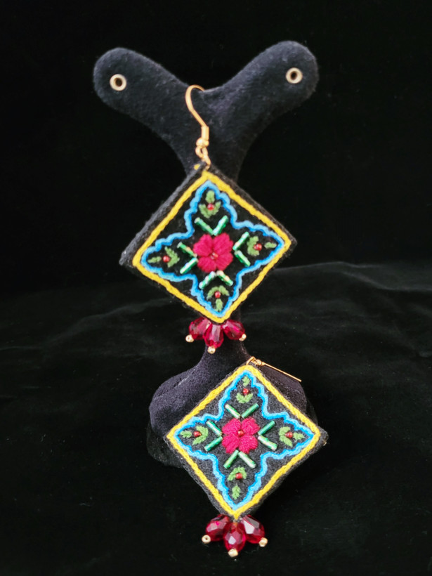 گوشواره گلدوزی شمسه